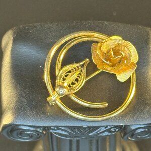 🌹 Vintage Gold-Tone Mesh Rose Brooch – Filigree Leaf & Double Circle Design